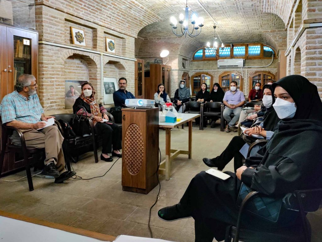 چهارمین جلسۀ گروههای تخصصی «نگارش» و «پژوهش و گردآوری منابع مکتوب» برگزار شد
